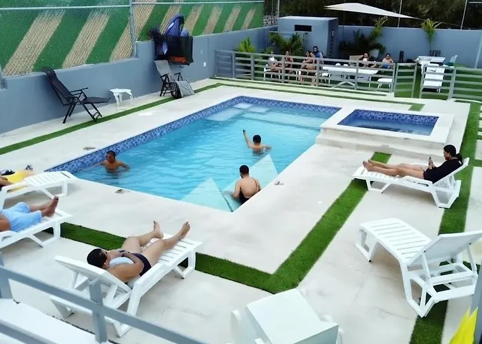 Mirando Place #5---beach Club Access, ,pool, Hottub, Gym,3 Lounges, #5 -airport 10 Mins *
