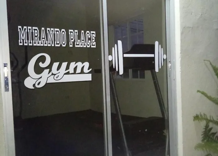 Mirando Place #5---beach Club Access, ,pool, Hottub, Gym,3 Lounges, #5 -airport 10 Mins Apartamento