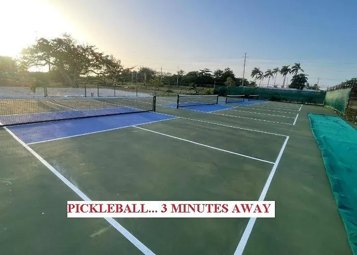 Mirando Place #5---beach Club Access, ,pool, Hottub, Gym,3 Lounges, #5 -airport 10 Mins *