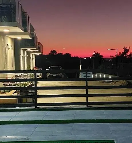Mirando Place #5---beach Club Access, ,pool, Hottub, Gym,3 Lounges, #5 -airport 10 Mins Apartamento Montego Bay