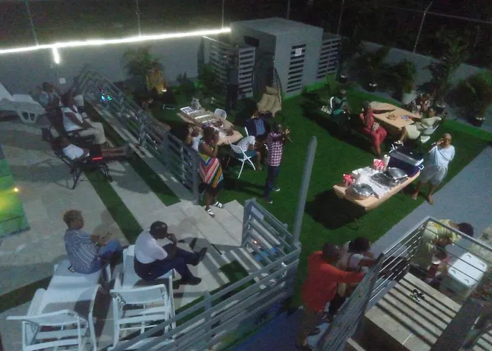 Mirando Place #5---beach Club Access, ,pool, Hottub, Gym,3 Lounges, #5 -airport 10 Mins Apartamento