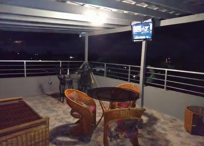 Mirando Place #5---beach Club Access, ,pool, Hottub, Gym,3 Lounges, #5 -airport 10 Mins Apartamento Montego Bay