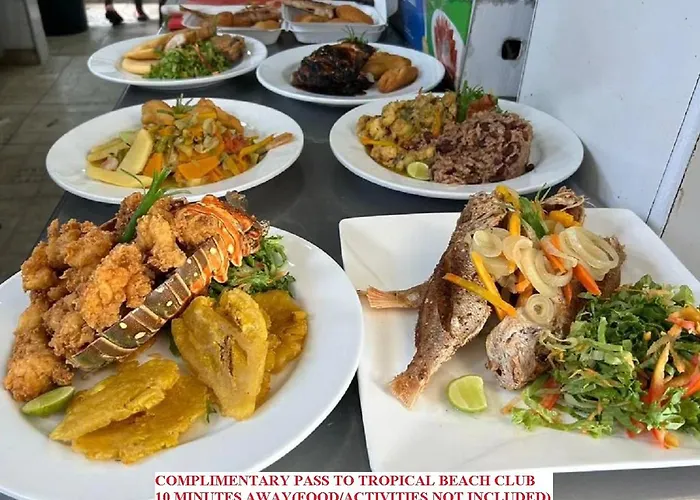 Mirando Place #5---beach Club Access, ,pool, Hottub, Gym,3 Lounges, #5 -airport 10 Mins Montego Bay
